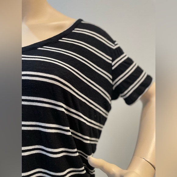 SPLENDID Relaxed V-neck tee Size Small - Picture 9 of 12